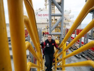 Bakan Bayraktar’dan, Karadeniz’deki Abdülhamid Han’a Ziyaret