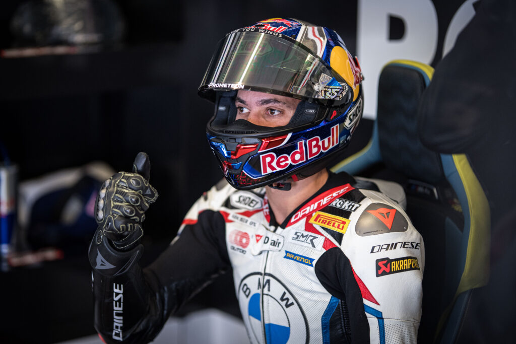 Dünyanın en prestijli motor sporları yarışlarından biri olan Dünya Superbike Şampiyonası’nda (WSBK), 2-4 Mayıs’taki İtalya etabının ilk gün ana yarışı sona erdi. Red Bull sporcusu Toprak Razgatlıoğlu, İtalya’da yarışı ikinci sırada bitirerek podyumun sahibi oldu.  