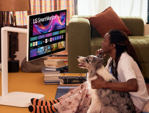 LG’den Devrim Niteliğinde Monitör: “Smart Monitor Swing”