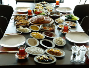 Van Kahvaltısı Elite World Menüsünde: Sofranızda Geleneksel Tatlar!