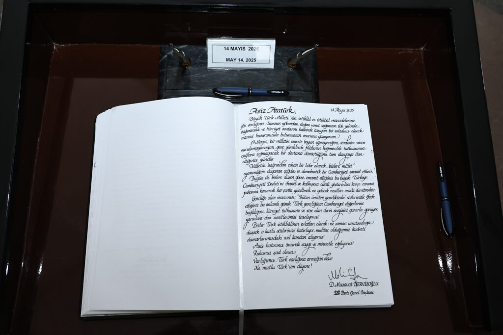 Milletin bağrından çıkan bir lider olarak, bizlere millet egemenliğine dayanan
çağdaş ve demokratik bir Cumhuriyet emanet ettiniz.