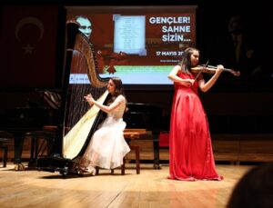 İzmir’de 19 Mayıs Coşkusu “Gençler Sahne Sizin” Konseriyle Taçlandı