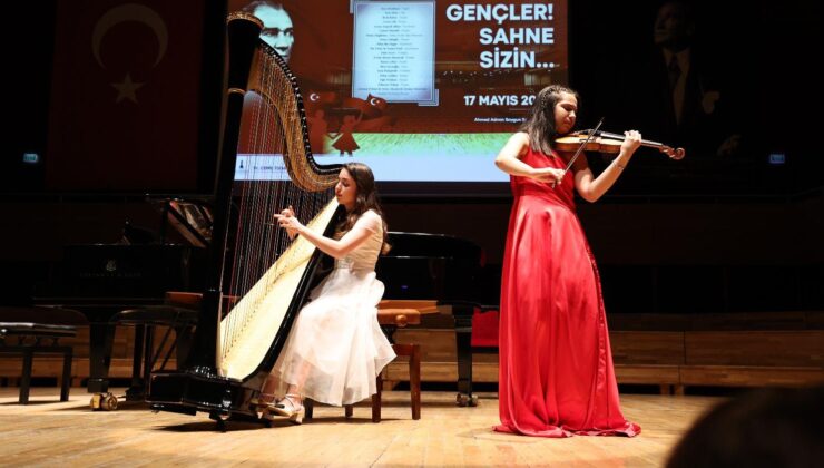 İzmir’de 19 Mayıs Coşkusu “Gençler Sahne Sizin” Konseriyle Taçlandı