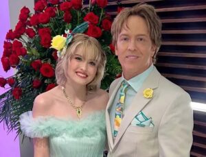 Dannielynn Birkhead, Annesi Anna Nicole Smith’in Takılarıyla Kentucky Derby’de Duygulandırdı