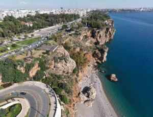 Antalya Falezlerinde Utanç Manzarası! Lüks Otellerden Gizli Tünel Oyunu!