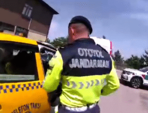 Ticari Taksiyle Göçmen Kaçırırken Jandarmaya Yakalandı! Ağır Ceza ve Men.