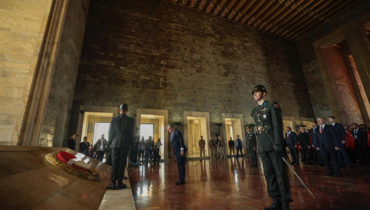 Gençlik ve Spor Bakanı Bak, Temsilci Gençlerle Birlikte Ata’nın Huzurundaydı!