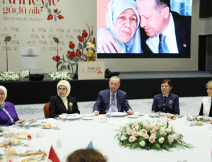 Erdoğan’dan Anneler Günü Mesajı: “Annelerin Hakkı Asla Ödenmez!”