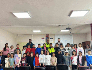 Trafik Polislerinden “Bir Kural, Bir Ömür” Etkinliği 