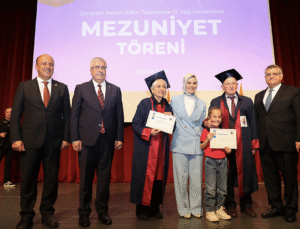 3. Yaş Mezuniyetinde Duygusal Anlar: “Bir Millet, Yaşlılarına Verdiği Değer Kadar Yücelir”