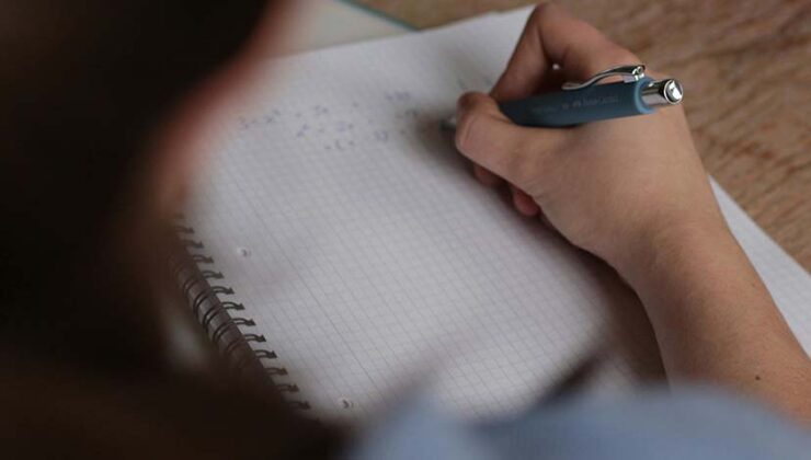 MEB’in Deneme Sınavı Yasağı Köy ve Kasaba Öğrencilerini Vuruyor