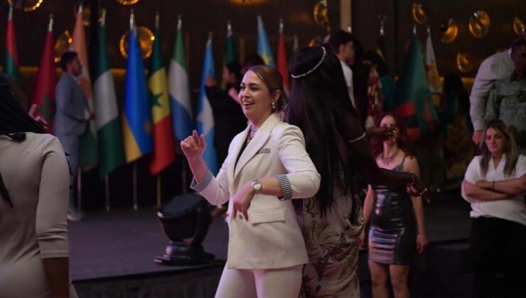 Zümra Tanrıverdi, Sheraton’daki 30 Elçilikli Protokol Yemeğinde Öne Çıktı