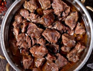 Kurban Bayramı’nda Sağlığınızı Kurban Etmeyin: Uzman Diyetisyenden Uyarılar!