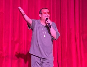 Anıl Alan Üniversiteli Gençlerin Gözdesi Oldu: Kars Konseri Coşturdu!