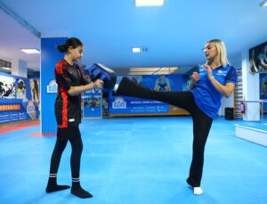 Kadınlara ve Çocuklara Ücretsiz Savunma Sanatları Eğitimi