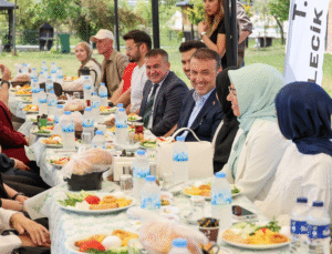 Bilecik’te Bayram Sofrası Gençlerle Kuruldu