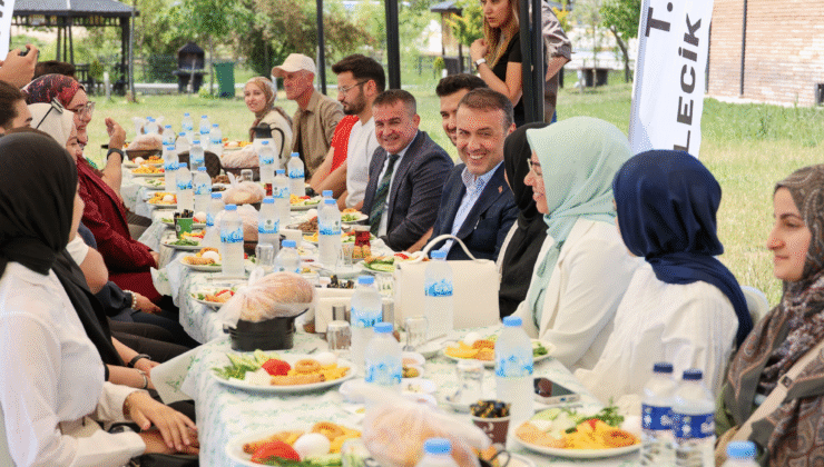 Bilecik’te Bayram Sofrası Gençlerle Kuruldu