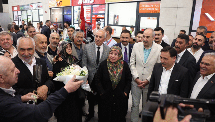 Memleketine Dönen Gurbetçiler Kayseri’de Çiçeklerle Karşılandı