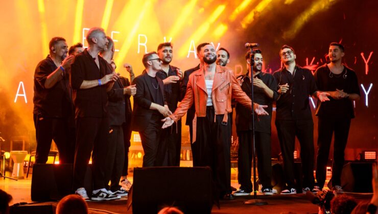 Berkay’dan Harbiye’de Büyüleyici Gece: “Bu Gece Hiç Bitmesin!”