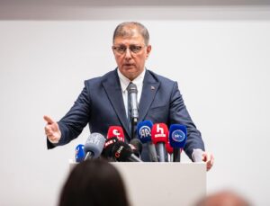İzmir Büyükşehir’de 1030 Kişilik İşten Çıkarma Yolda