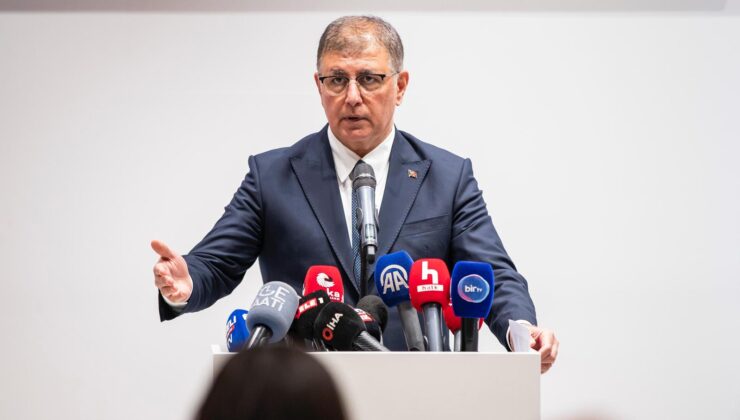 İzmir Büyükşehir’de 1030 Kişilik İşten Çıkarma Yolda
