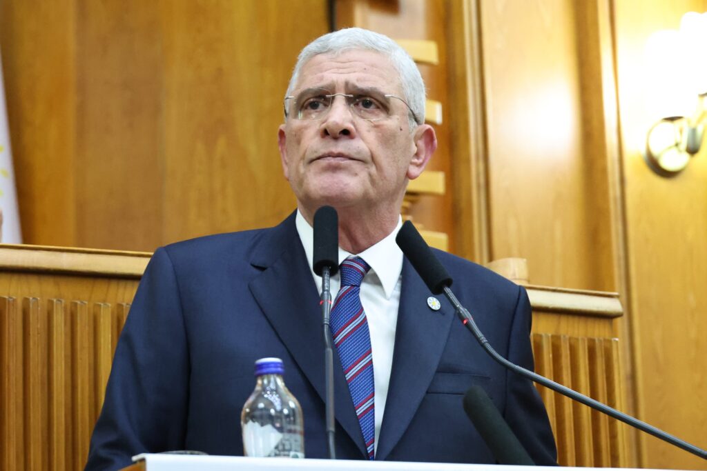 İYİ Parti, RTÜK’ün Halk TV’ye ekran karartma, Sözcü TV ve Tele1’e para cezası vermesine sert tepki gösterdi. Yapılan açıklamada, “İktidar korkuyor, halkı susturamazsınız” denildi.