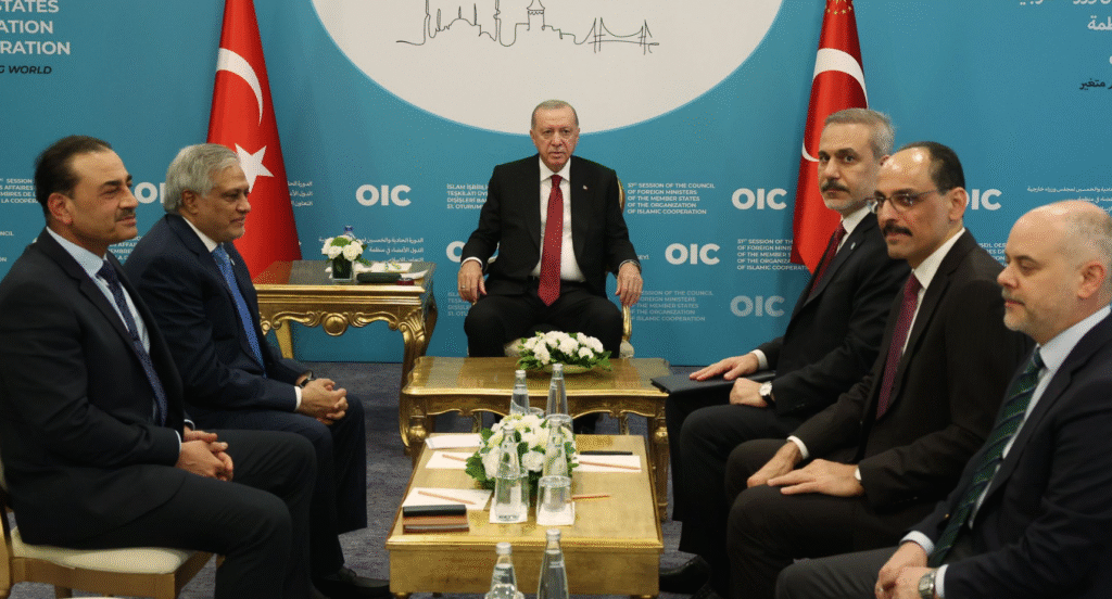 Cumhurbaşkanı Erdoğan, Memur-Sen’in 30. yılına özel konuşmasında yeni anayasa hedefi, güvenlik politikaları ve İran'a yönelik saldırılarla ilgili önemli açıklamalarda bulundu.