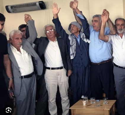 US-SEN Başkanı Bekir Ayaz ve Metina Aşireti’nin kanaat önderleri, Diyarbakır’daki barış buluşması öncesinde ortak açıklama yaparak kardeşlik, diyalog ve toplumsal huzur vurgusu yaptı.