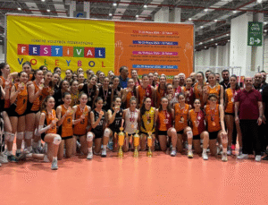 İzmir de Fileler Festival Havasında Şampiyona Tüm Hızıyla Sürüyor