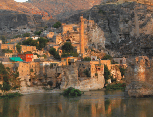 Dicle’nin Kıyısında Geçmiş ve Geleceğin Buluştuğu Bir Miras Durağı! Hasankeyf
