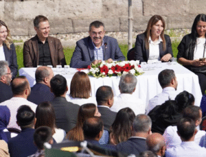 Öğretmenlere Yaz  Kolaylığı: Mesleki Çalışmalar Her İlde Yapılabilecek
