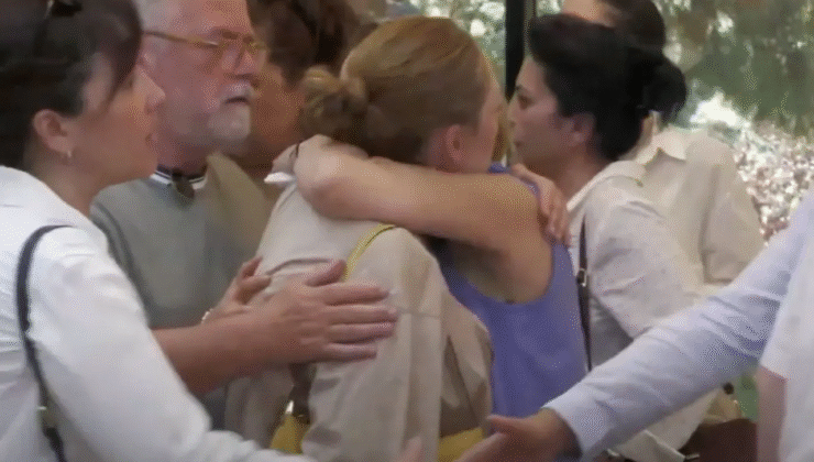 Ferdi Zeyrek’in Ardından Kalplere Dokunuş: Demet Evgar Manisa’da Gözyaşlarıyla Karşılandı!