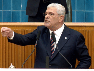 Dervişoğlu’ndan Sert Sözler: “Anayasa İhlalleri ve Türkiye’deki Şantaj Siyaseti”