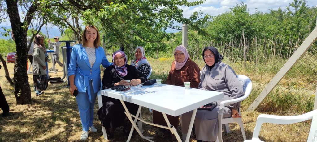 Pazaryeri’nde düzenlenen yağmur ve şükür duası etkinlikleri, vatandaşları manevi bir atmosferde bir araya getirirken birlik ve dayanışma mesajı verdi.