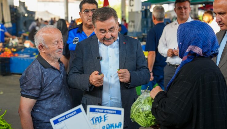 Başkan Odabaşı, Karşıyaka Semt Pazarında Vatandaş ve Esnafla Buluştu