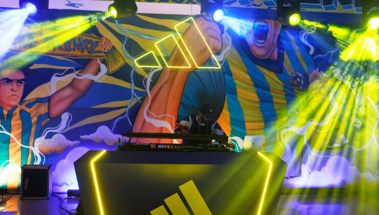 Fenerbahçe den Görkemli Forma Lansmanı: Çubuklu Yeni Sezona Hazır!