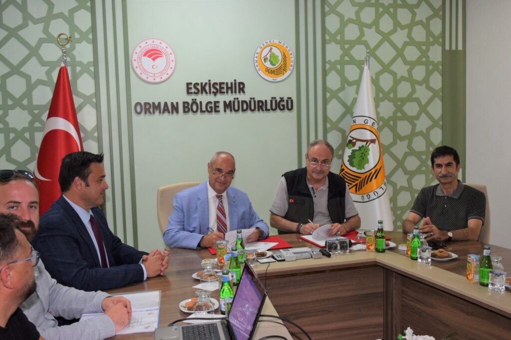 ETi, Eskişehir Orman Bölge Müdürlüğü ile yaptığı protokol kapsamında yangınlara karşı ilk müdahale yerleşkesi kuruyor ve yangın söndürme araçları hibe ediyor.