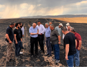 Bayraktar’dan Yangın Tarlalarına Ziyaret: “Çiftçimizin Yanındayız, Takipçisi Olacağız”