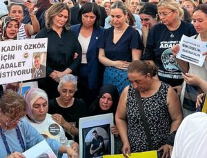 İYİ Parti’den Acılı Anneye Destek: Bakırköy Meydanı’nda Anlamlı Ziyaret