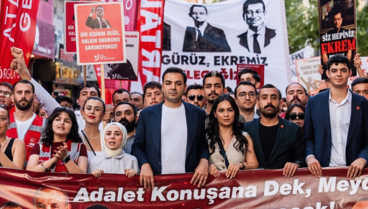 CHP Gençlik Kollarından Özgürlük Korteji