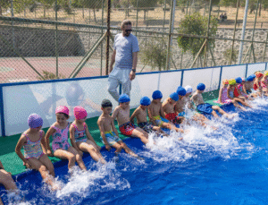 İzmir’de Çocuklara Yaz Hediyesi: Portatif Havuzlar Hizmette!