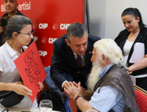 CHP Genel Başkanı Özgür Özel, Adalet Arayan Aileler ile Bir Araya Geldi