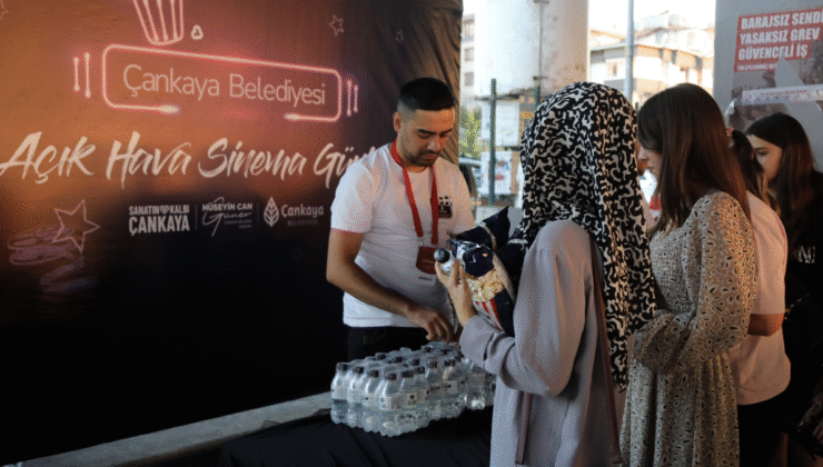 “Neşeli Günler” ile Başlayan Açık Hava Sinema Günleri Büyük İlgi Gördü