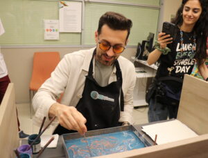 Max Amini, NPİSTANBUL’da Ebru Sanatıyla Terapi Yaptı,