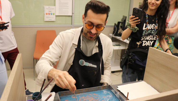 Max Amini, NPİSTANBUL’da Ebru Sanatıyla Terapi Yaptı,