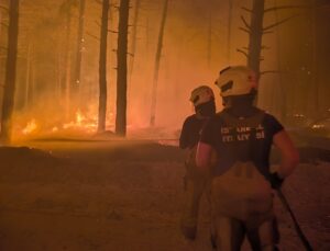 İBB İtfaiyesi Rotayı Değiştirdi: Çanakkale’den Enez Yangınına Destek