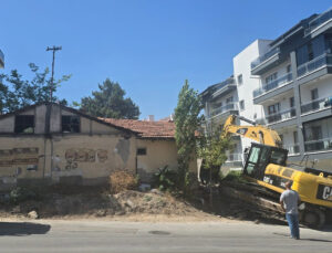 Çankaya Belediyesi Tehlikeli Metruk Yapıları Bir Bir Yıkıyor