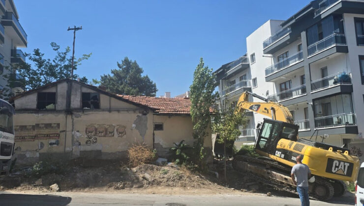 Çankaya Belediyesi Tehlikeli Metruk Yapıları Bir Bir Yıkıyor