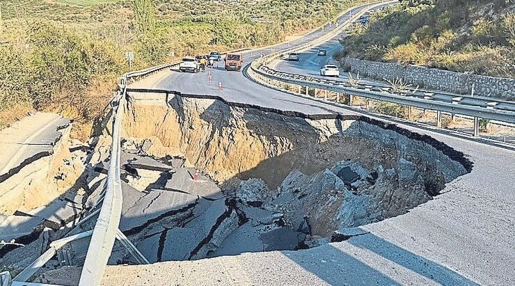 Kuşadası-Söke Yolundaki Çökme Meclis Gündeminde
