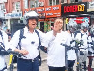 Turhan Çömez, Scooter’la Miting Tanıtımına Katıldı